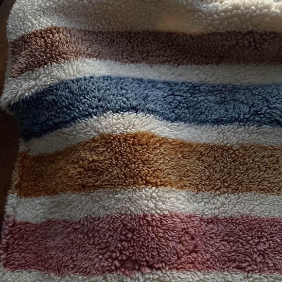 Fuzzy striped crew - Picture 3 of 3